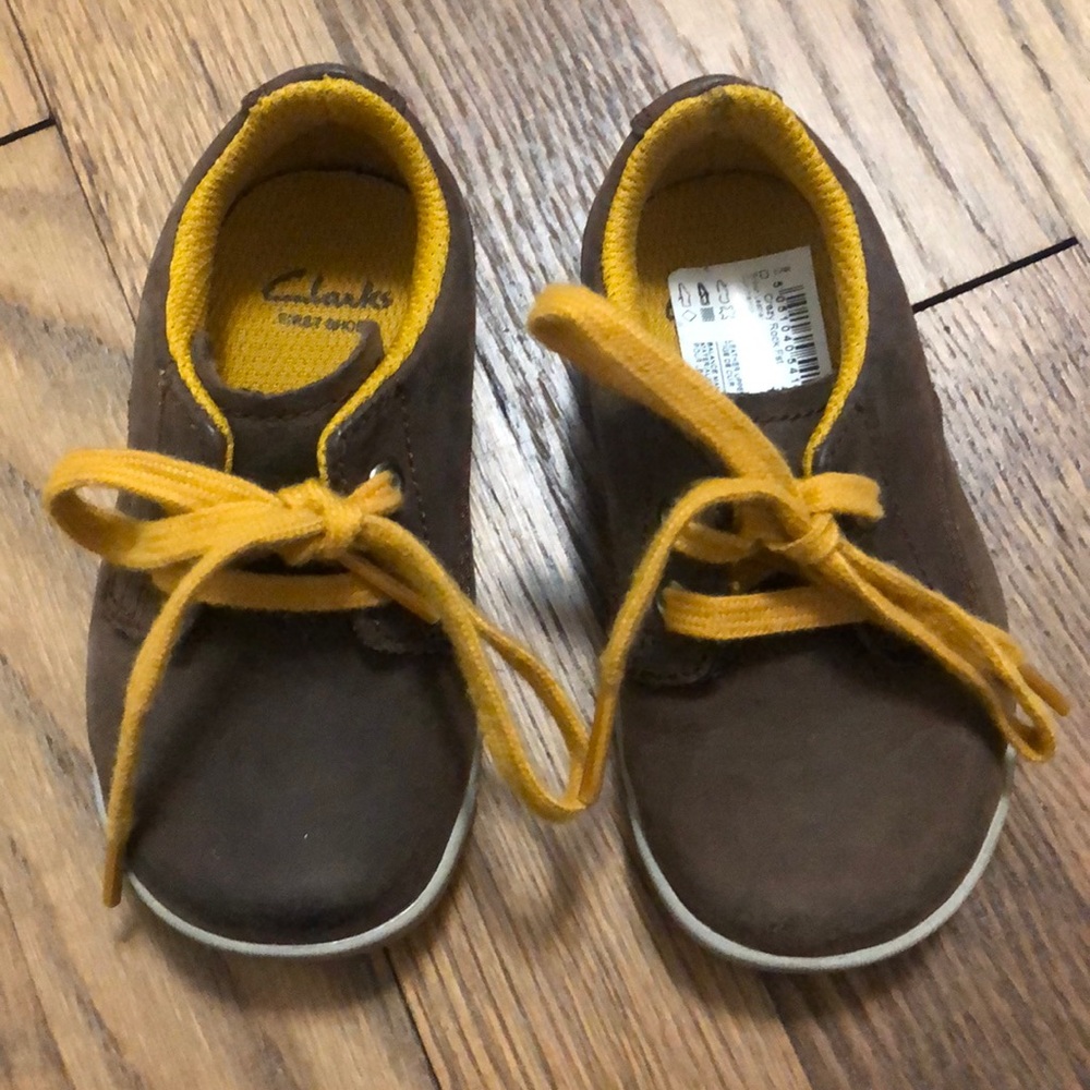 Leather Clarks shoes for baby boy, size 5